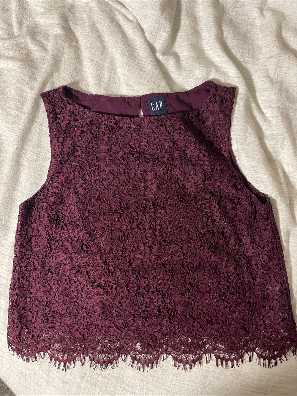 GAP Women's Lace Sleeveless Shell Top - Plum
